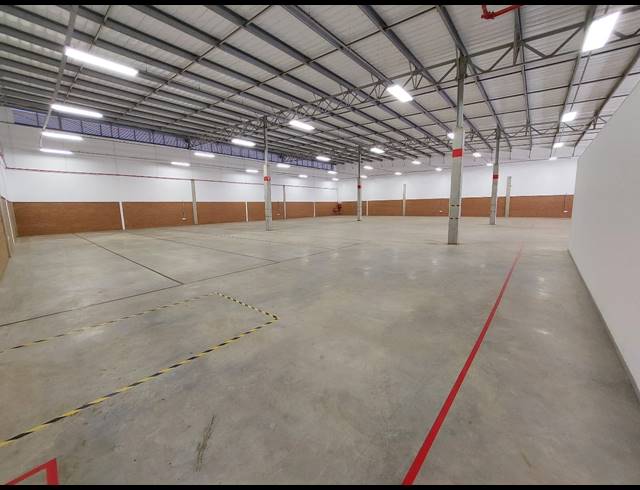 1,316M² WAREHOUSE TO LET IN CLAYVILLE